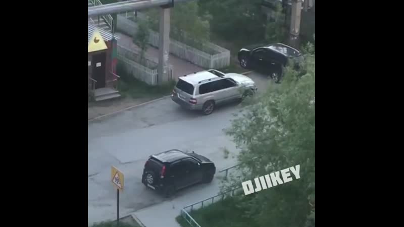 Очевидец спас девушку от молодые в якутске