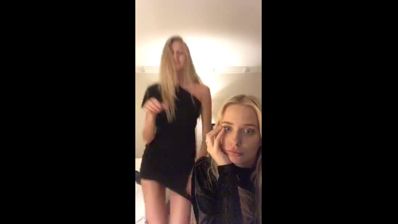 Periscope porn video – Секси блондинки отдыхают в отеле (перископ/periscope)