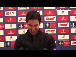 Mikel arteta cant handle it when a phone rings with an everton ringtone