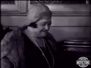 (rare) luisa tetrazzini sings again with caruso (1932 movietone newsreel footage)