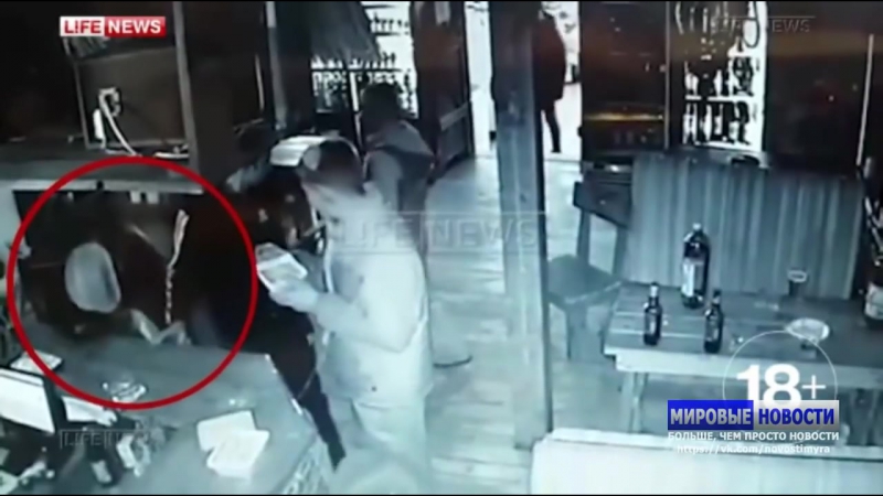 Под владивостоком 18 летний посетитель бара расстрелял обидчика в упор 18+