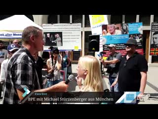 Michael stürzenberger kampf ums mikrofon junge frau versucht michael das mikrofon entreissen