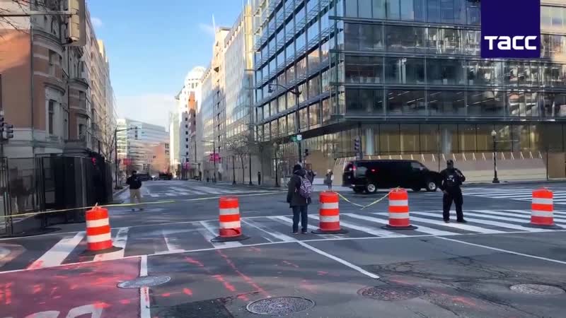 Кортеж джо байдена направляется в капитолий