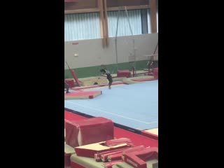 La star internationale de la gymnastique, @simone biles et son entraîneur laurent landi, est bien arrivée à paris pour quelques