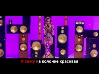 Я стою возле стенки