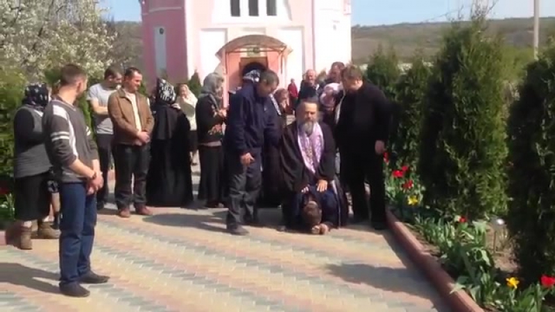 Изгнание беса в приднестровье православным батюшкой exorcism in transnistria orthodox priest