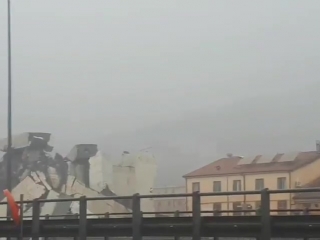 Disastro a genova crolla il ponte