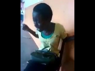 Африканская школьница поет beyoncе