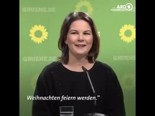 Annalena baerbock 🤮(grünin)🤮und tino chrupalla (afd) geben ihr statement zu weihnachten ab