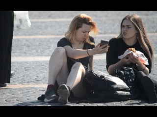 У хомячки под юбочкой