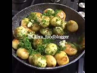 Молодая картошечка с чесночком и укропом