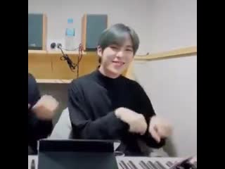 Yeonho cute little dance