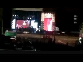 Louis and niall soundchecking little black dress in mexico for telehit