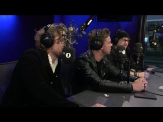 “if you were a chair, who would you let sit on you؟“ 5sos answer 5 second fan questions