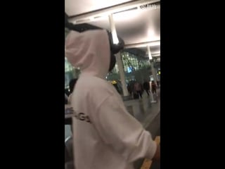 [fancam] 180328 guangzhou airport @ ztao