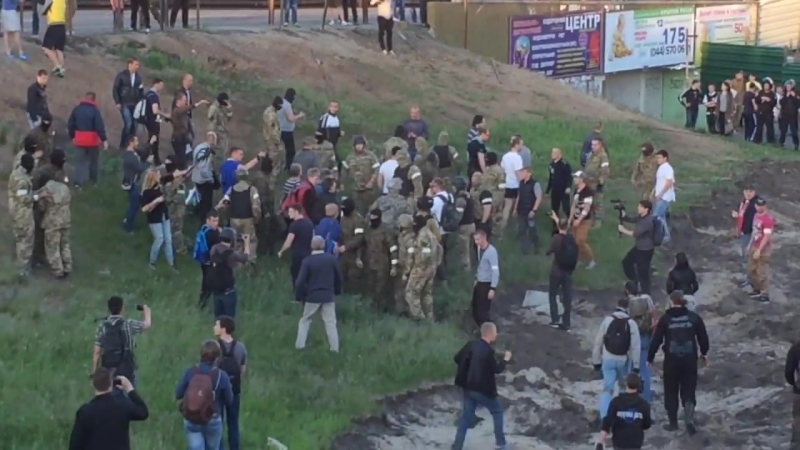 Осокорки 19 05 15 снос незаконной стройки около метро