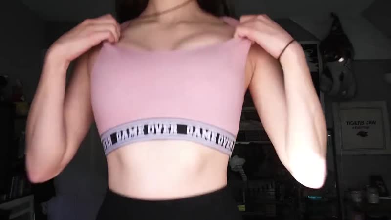 Прыгала и идеальные сиськи выпали не случайно / фапотека