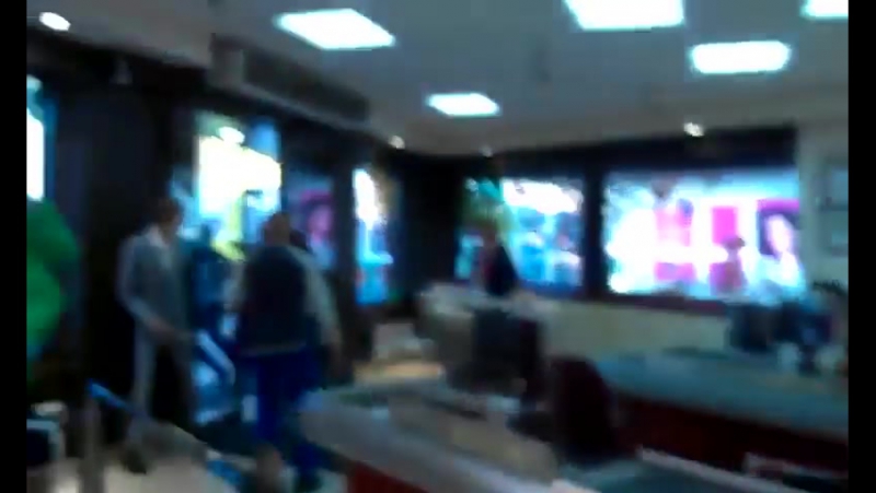 Голодные детки объедают roshen олигарха порошенка (огого видео)