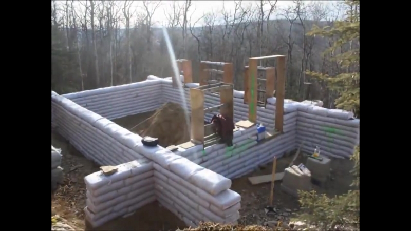 Дом из мешков с песком