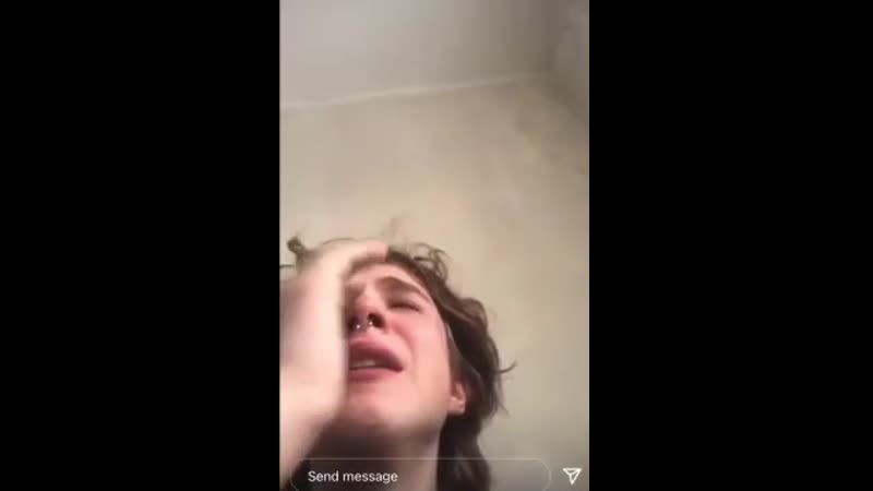 В перми школьник записал видео, где плачет после того, как его мать наказала того за гомосексуальные наклонности