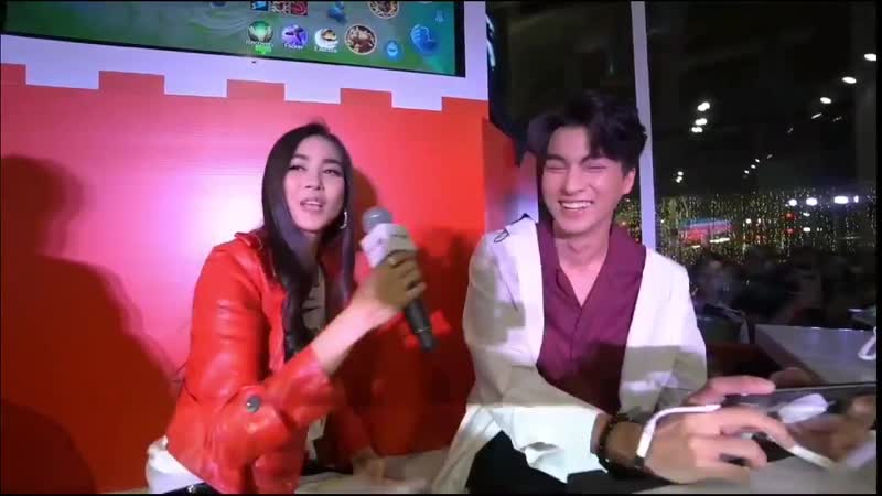 Две горячих курочки