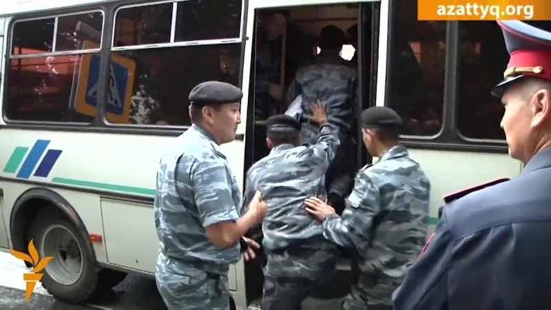 #azattyqtv протест строителей у акимата астаны