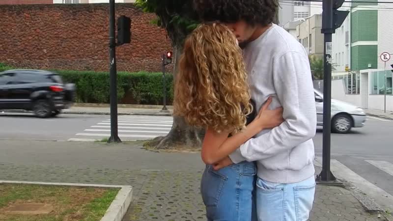 Beijando garotas desconhecidas com games ( kiss challenge ) #4
