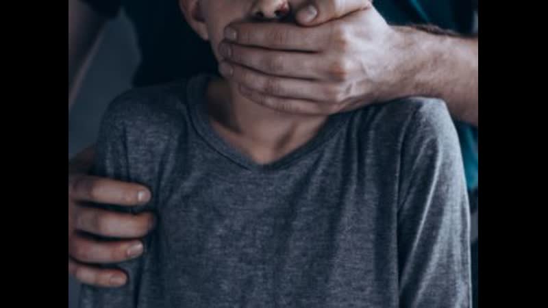 Жители челябинска поймали молодые, набросившегося на школьницу в подъезде