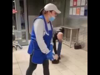 Без масок не обслуживаем ))