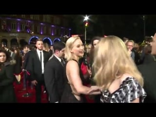 Дженнифер лоуренс нечаянно поцеловала в губы натали дормер