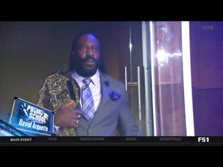 Thats right! @bookert5x brought big gold with him to promo school #wwebackstage