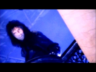 Alice cooper loves a loaded gun