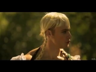 Kerem bürsin, gretel oldu, peruk taktı, etek giydi