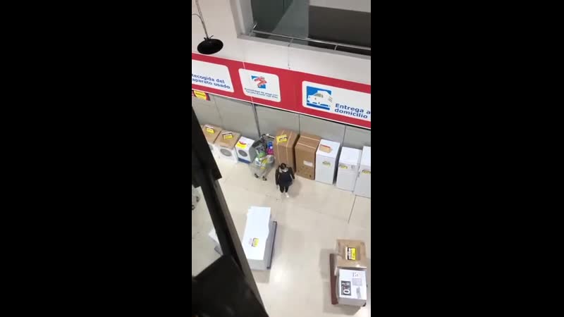 Легко и непринуждённо "приватизировали" 2 большие ноги хамона