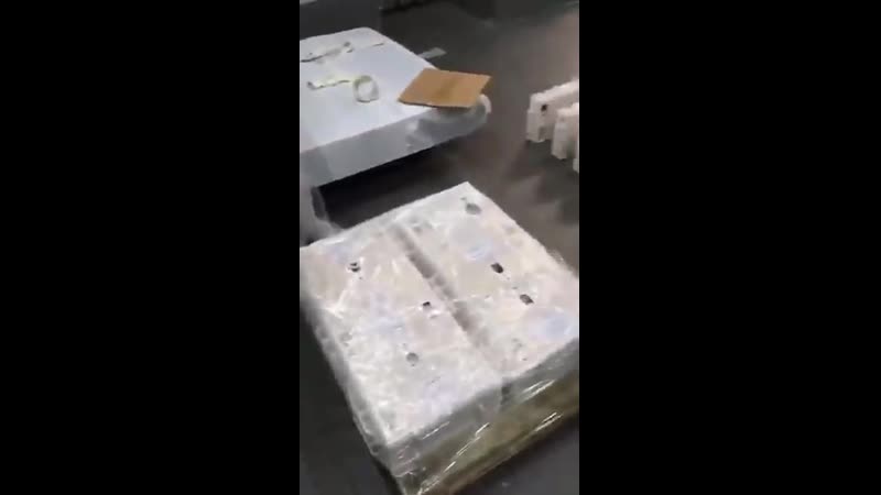 У зам начальника таможни по энергетике российской федерации, дома под полом около 100 млн