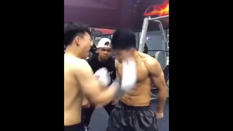 Когда тренер вышел на минутку с зала