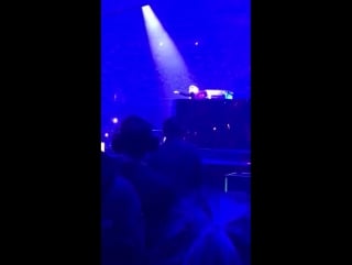 Lady gaga grigio girls with fans (live @ joanne world tour, birmingham)