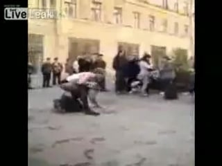 Гомосексуалист пиздит гопника