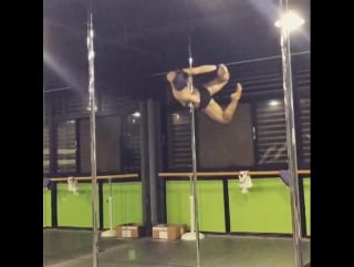 Advanced pole tricks combo by coco kehong