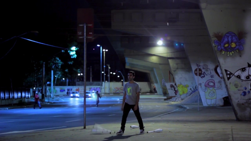 Naito malabarismo com claves clubs juggling malabares con clavas