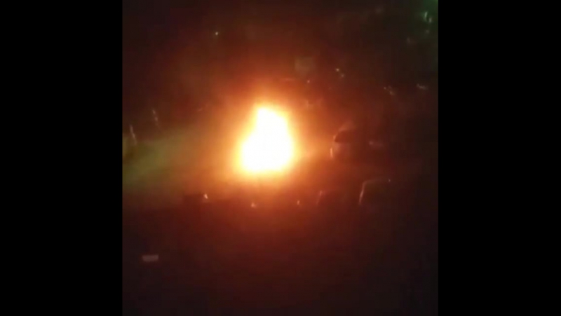 Элитный внедорожник сгорел дотла сегодня ночью на паркое во владивостоке