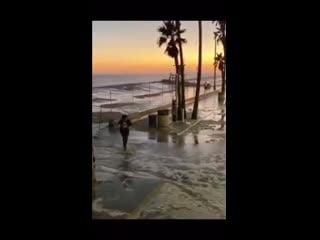 Full moon king tide high surf newport beach california flooded 7 / 4th / 2020