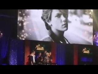 Phoenix family present river phoenix humanitarian award
