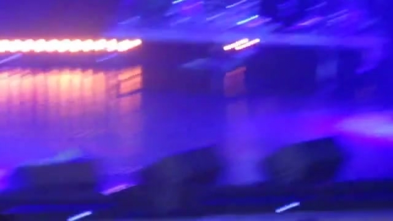 Мужчина сорвал концерт дубцовой в белоруссии, назвав ее "дрянью" перед всем залом