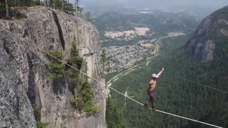 Мировой рекорд проход по канату без страхои!