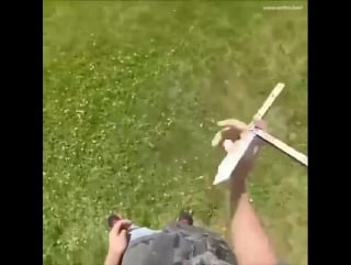 Крутит бабочку крутяк!