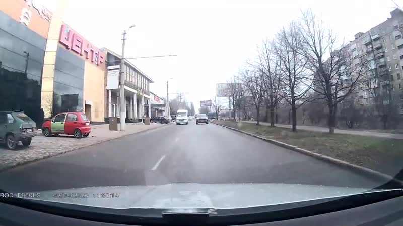 Едет по встречке возле "вируса" донецк