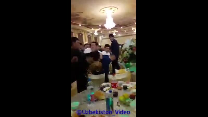 В бухаре на узбекской свадьбе танцовщица напала на мужчин с ножом
