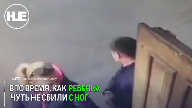 В казахстане мать и бабушка украли коляску у поликлиники