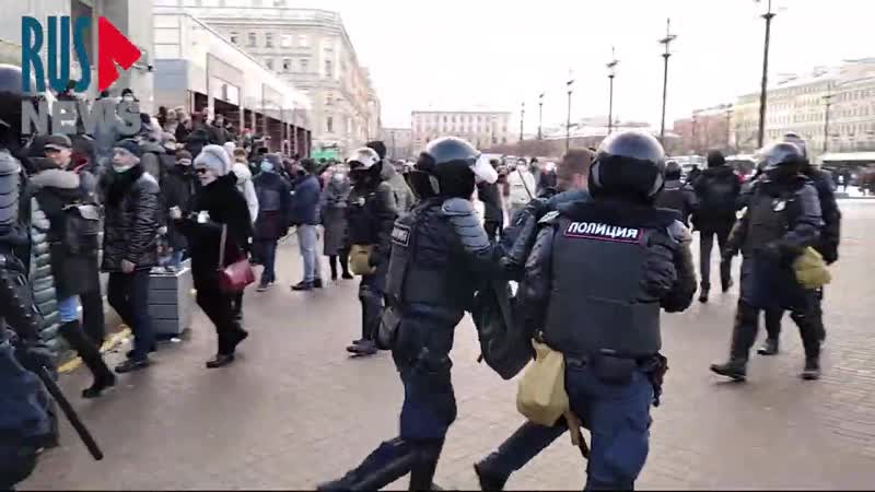 (18+) ⭕️ задержания под звон колоколов | питер | сенная площадь {}